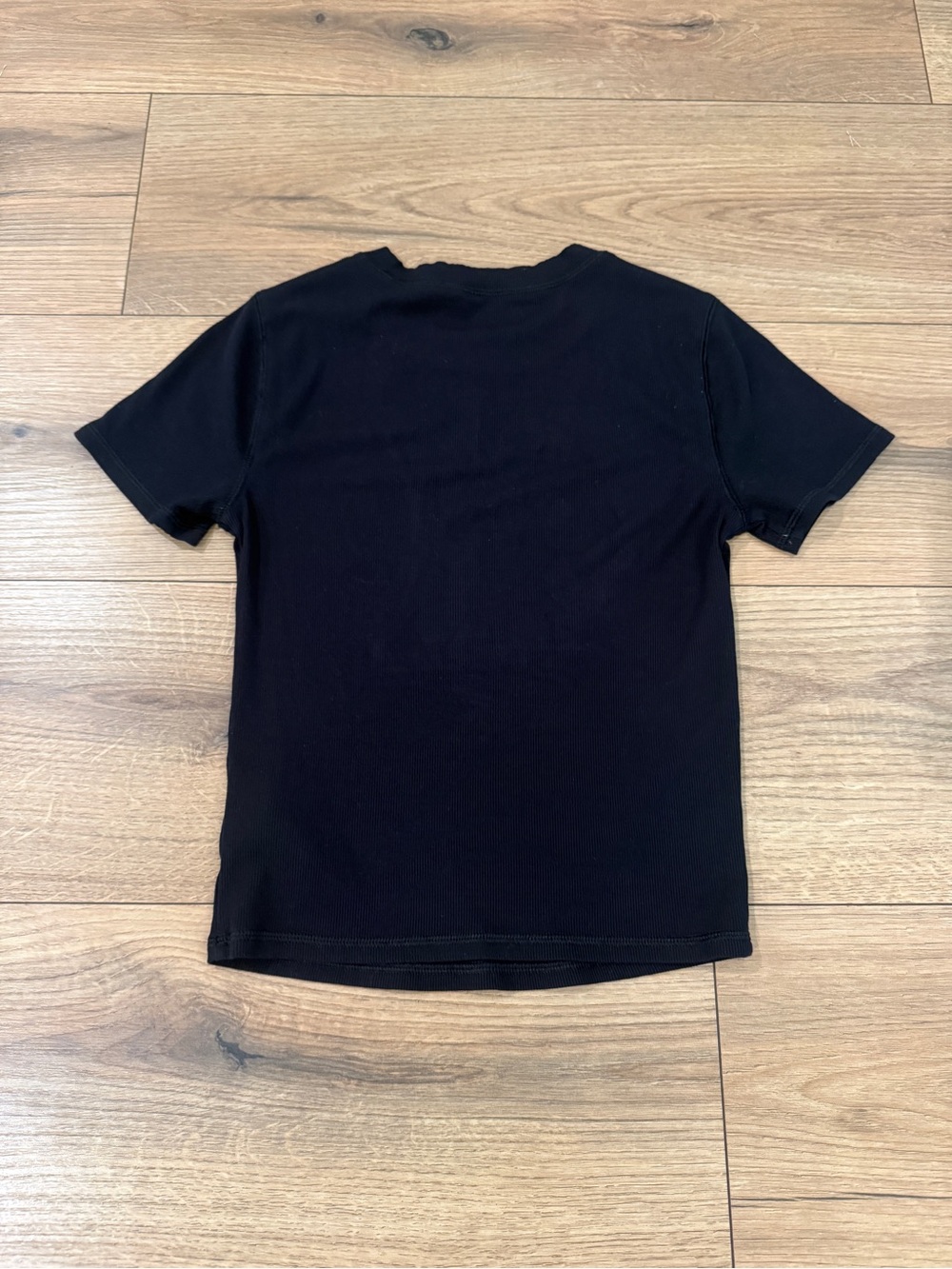 Vuori Black Pose Fitted Tee - Picture 3 of 4
